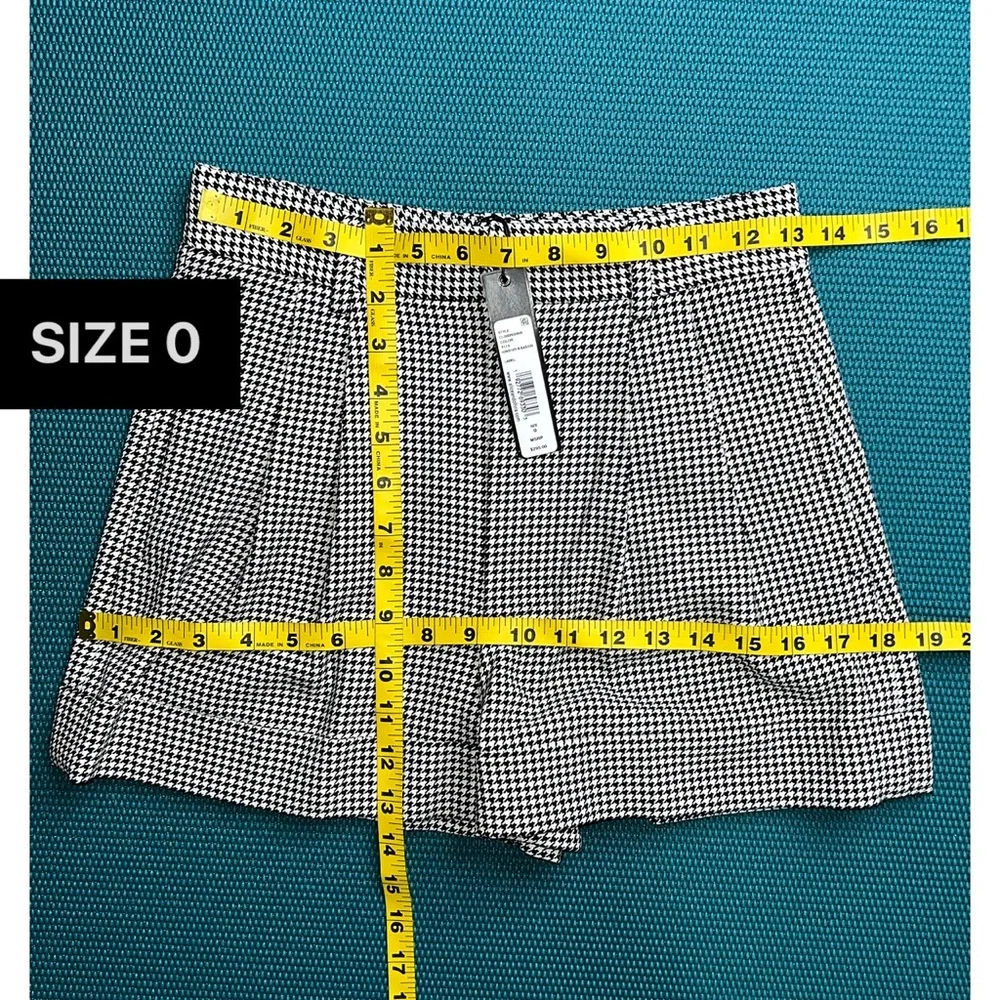 Alice + Olivia Conry Black White Houndstooth Cuffed Shorts